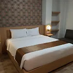 Grand Plaza Suites