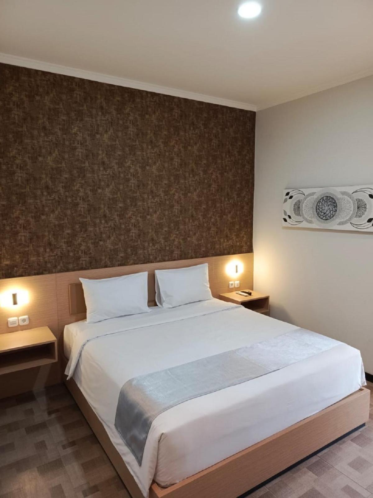 Grand Plaza Hotel 2*